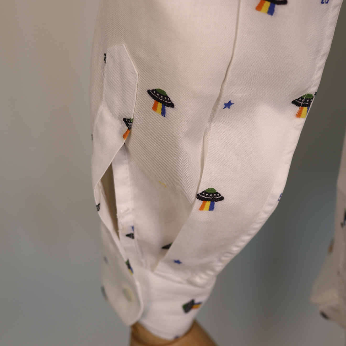 Gucci White Cotton Shirt with All-Over UFO Embroidery & Peter Pan Collar